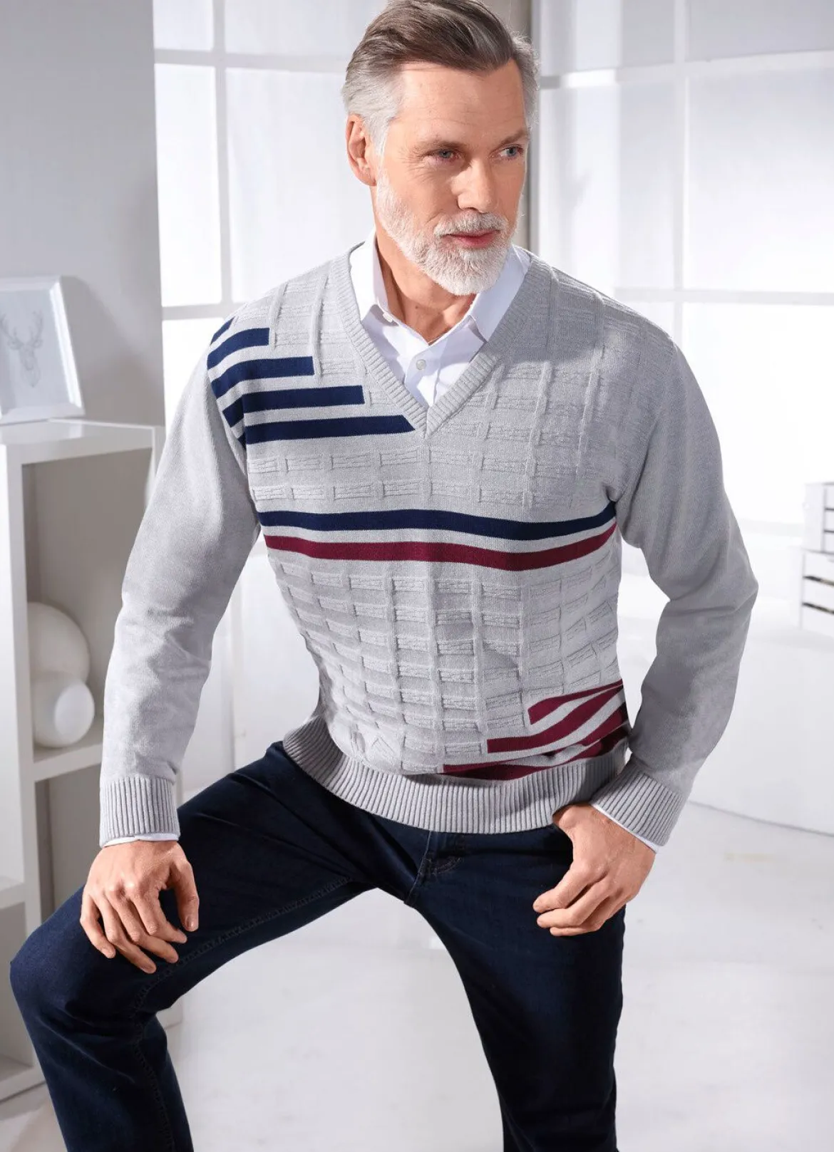 Klassischer Pullover mit V-Ausschnitt in 3 Farben