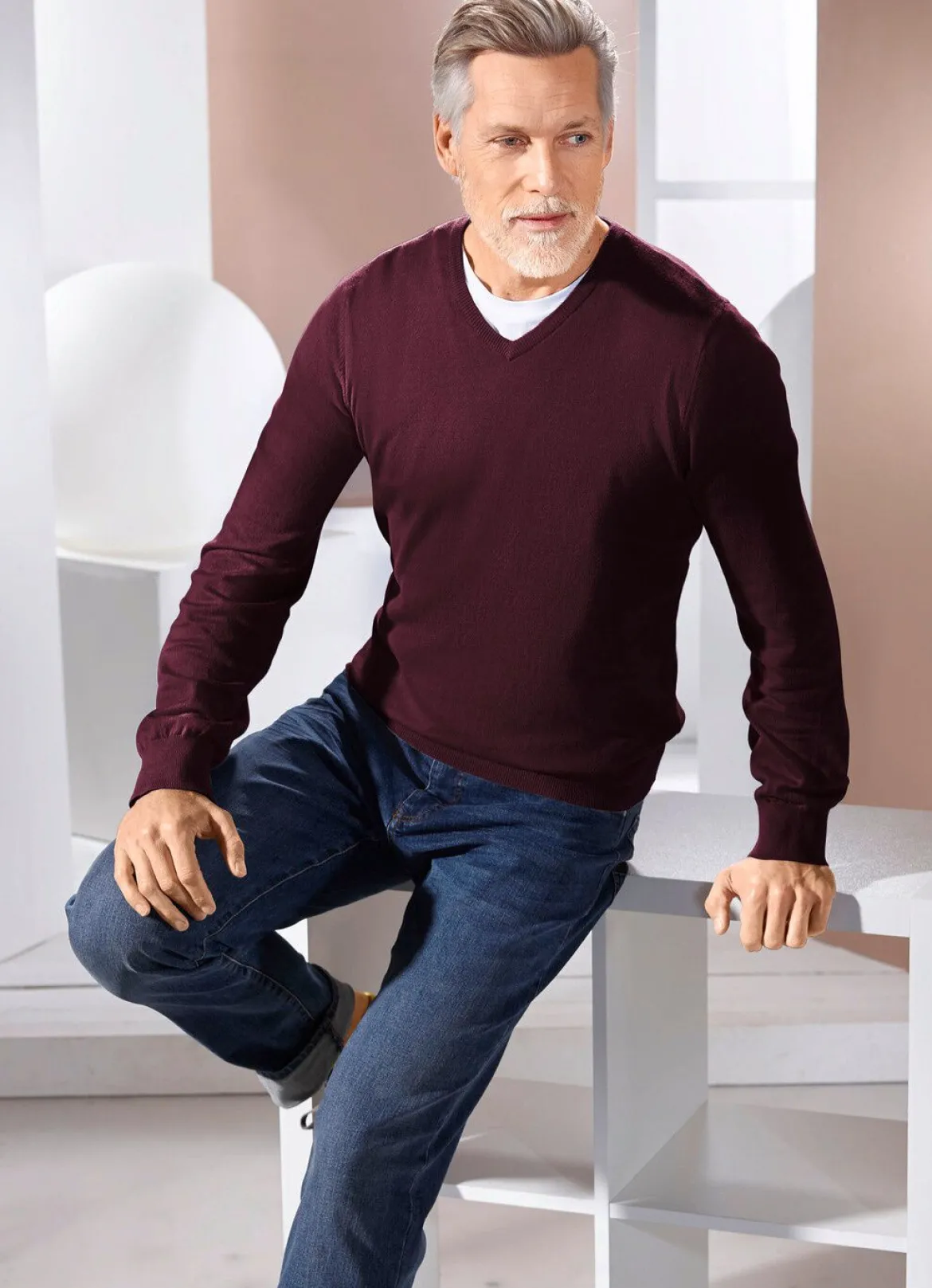 Klassischer V-Pullover in 4 Farben