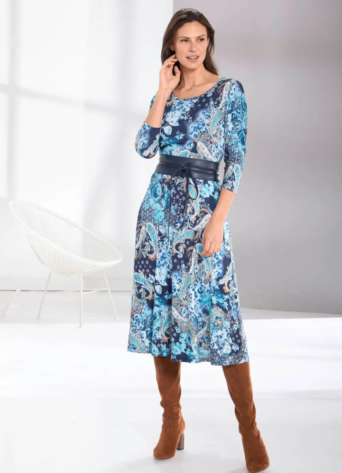 Kleid mit ausgestelltem Rockteil