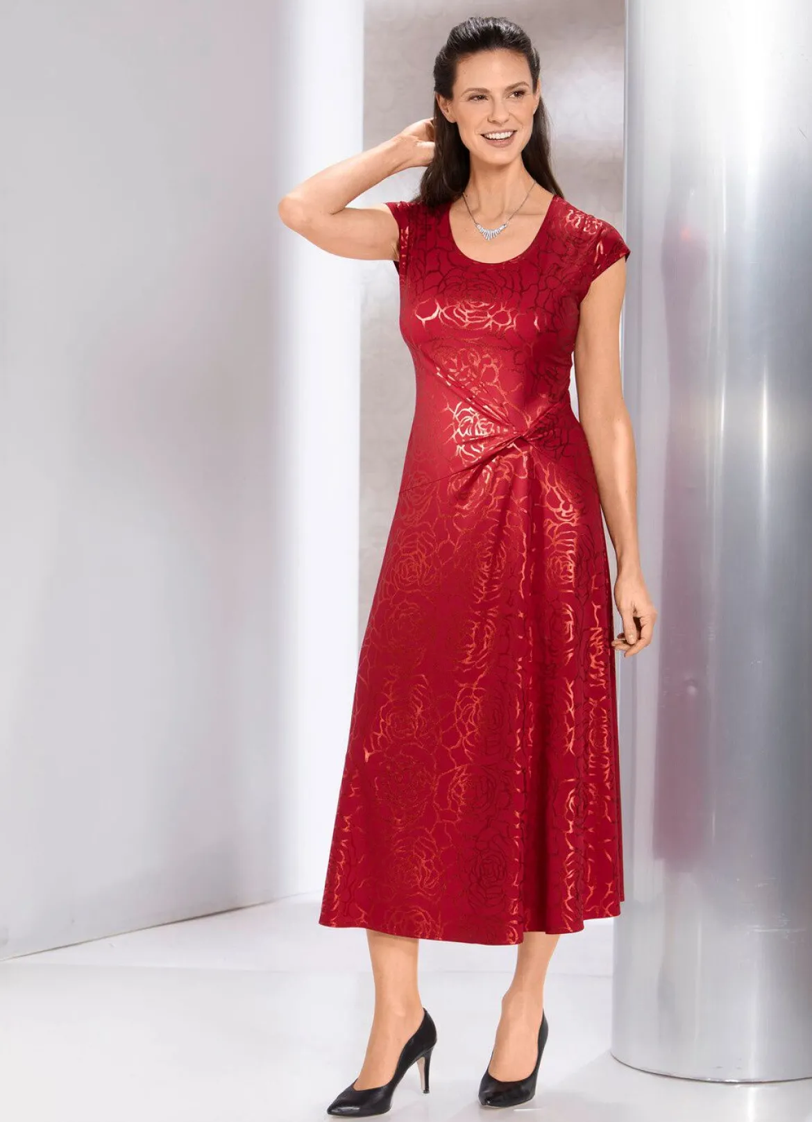 Kleid mit raffinierter Knotenoptik
