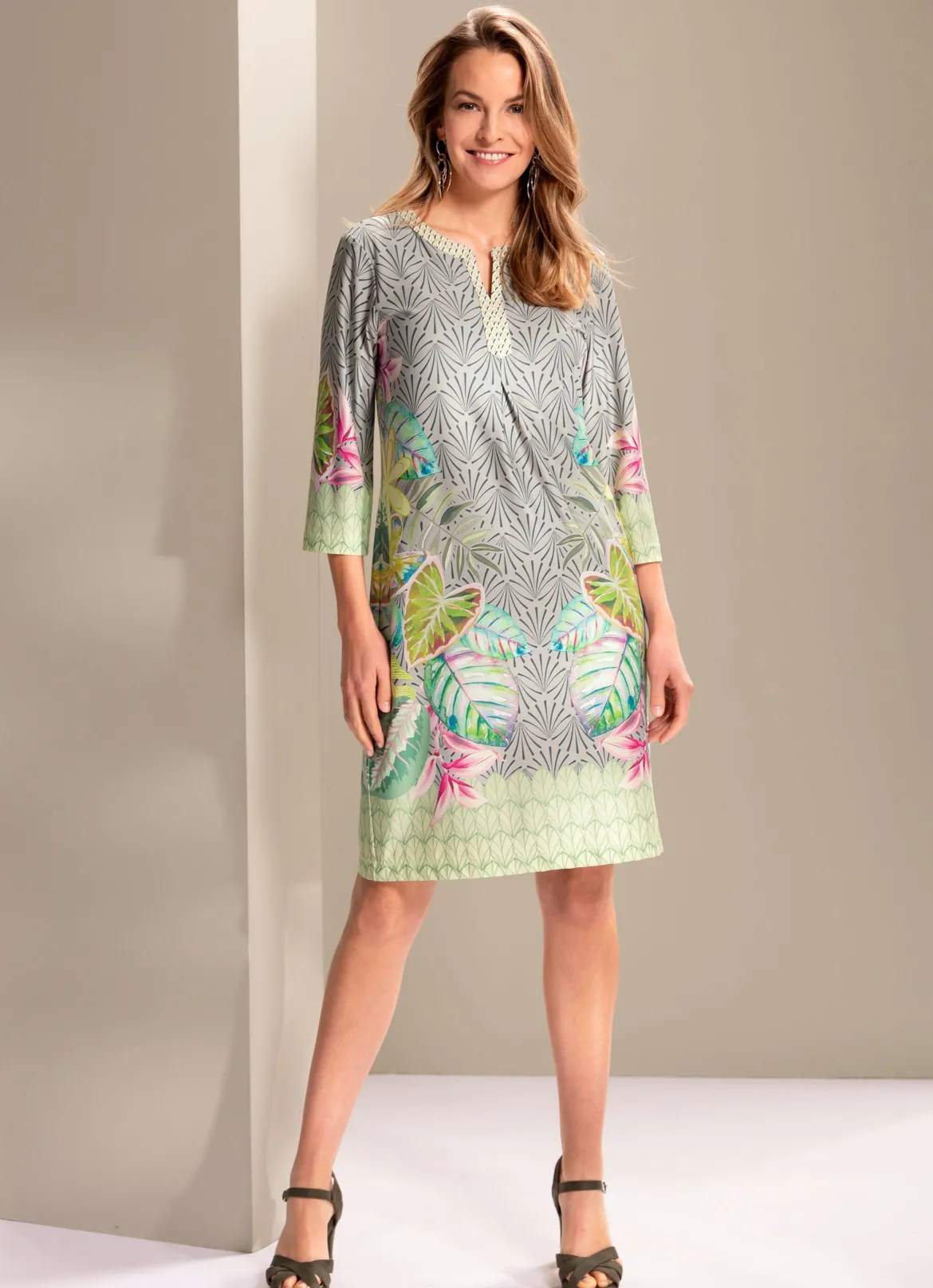 Kleid mit tollem Bordürendruck