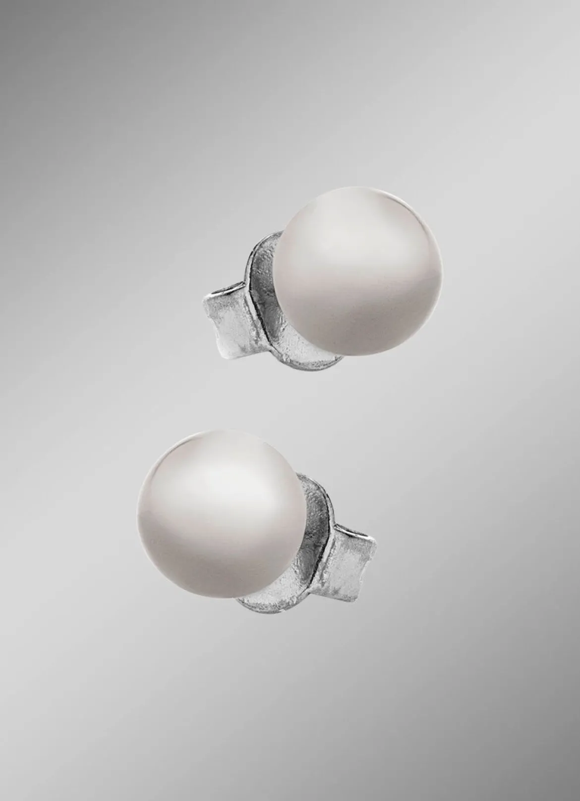 Kleine aber feine Kugel-Ohrstecker aus Titan