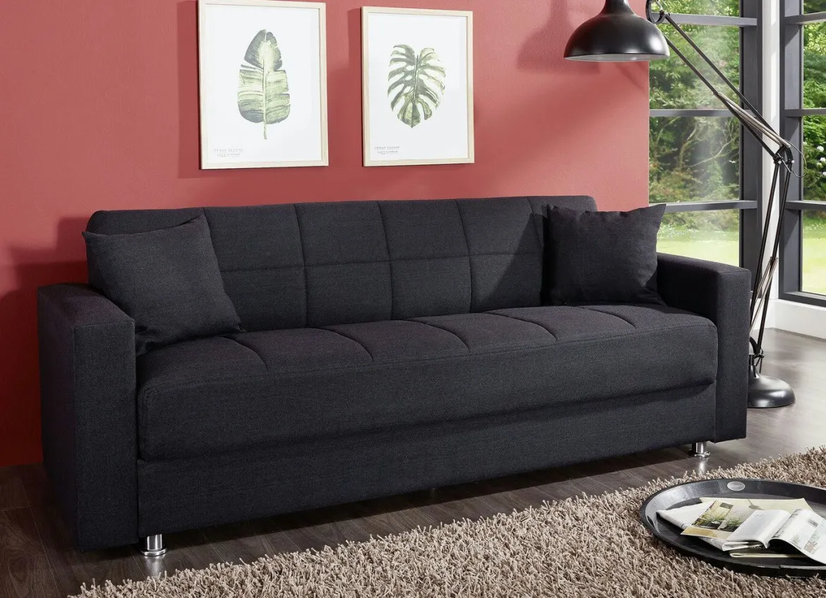 Klick-Klack-Sofa mit Dekokissen