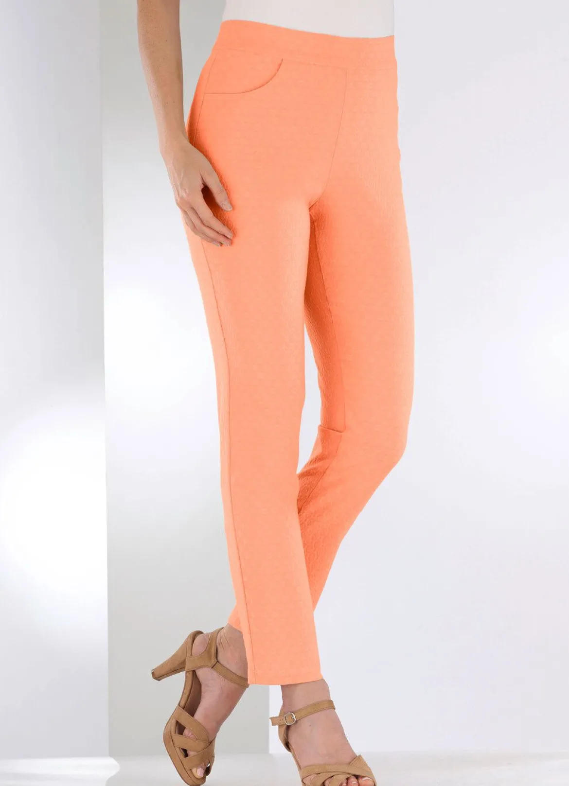 Knöchellange Hose in bequemer Schlupfform