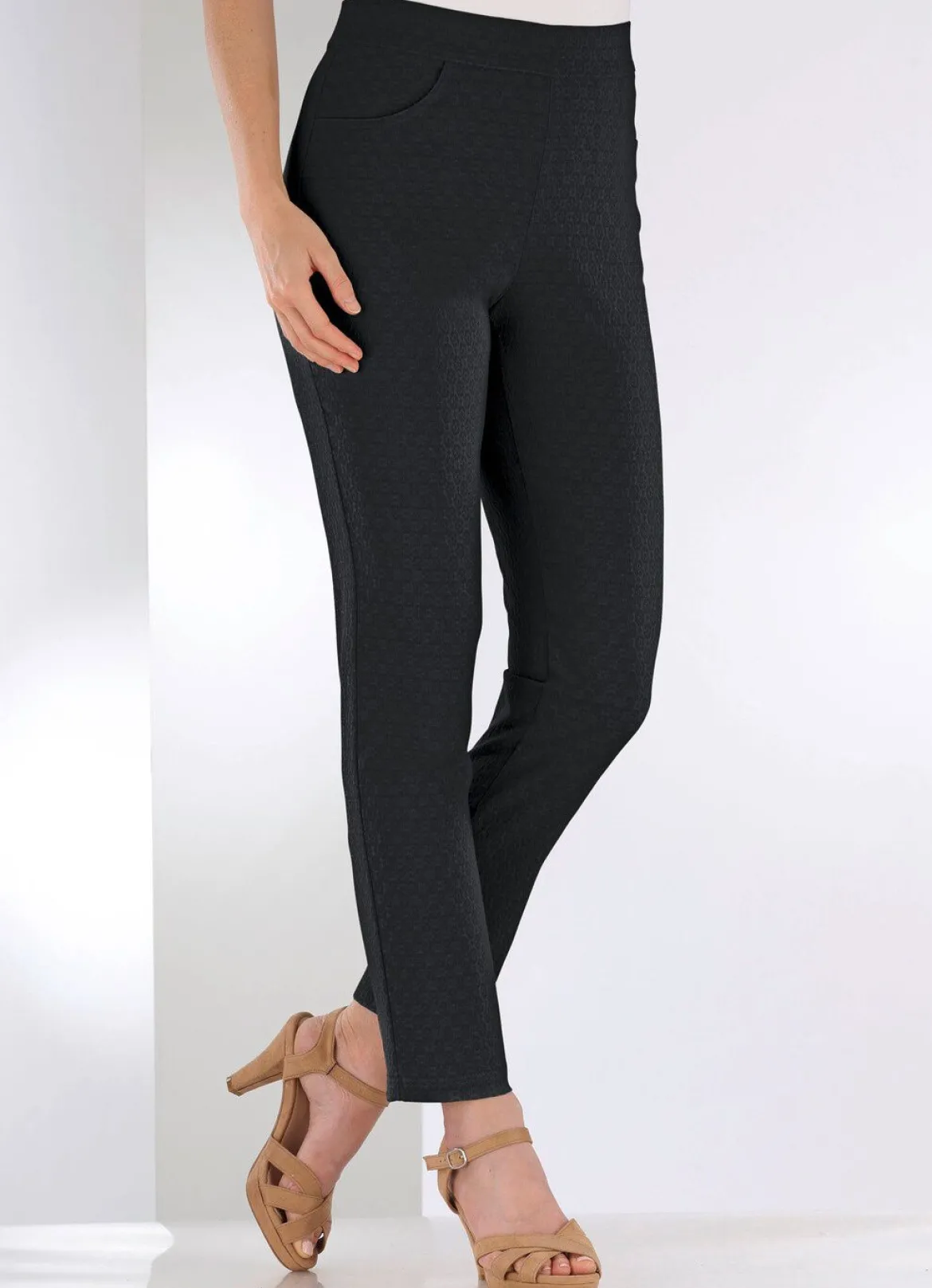 Knöchellange Hose in bequemer Schlupfform