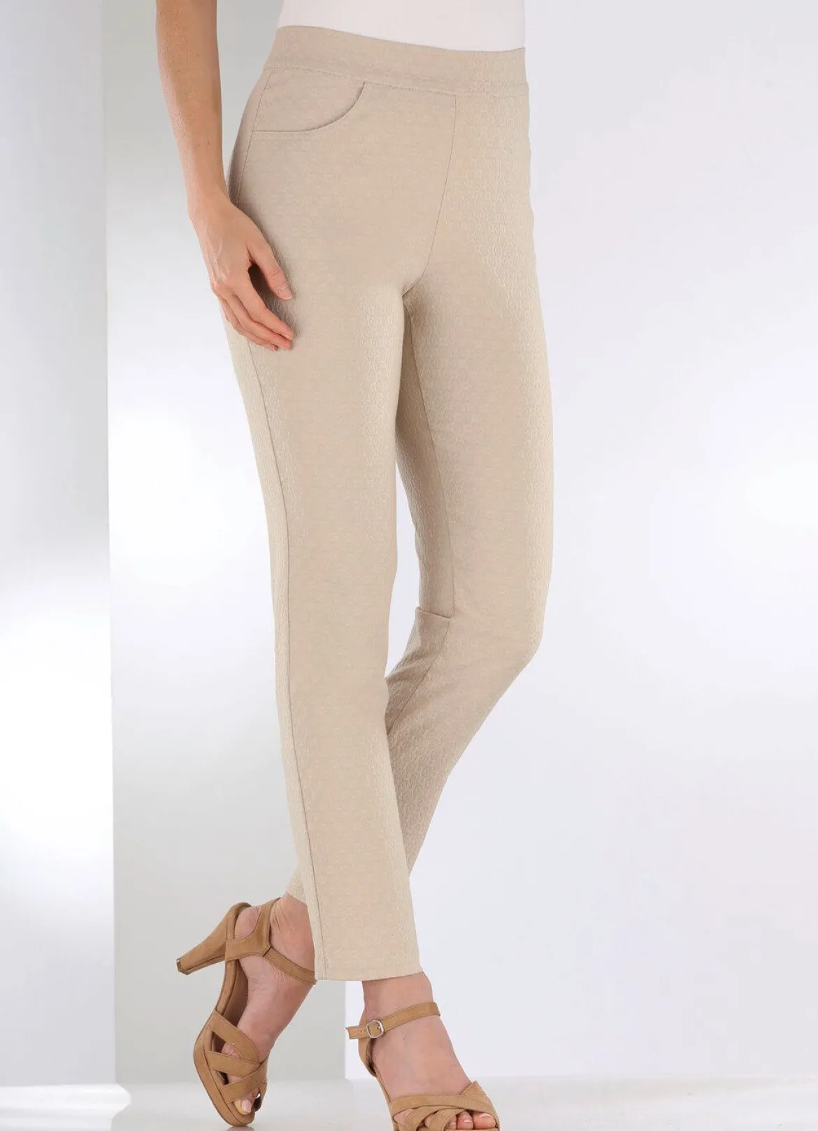 Knöchellange Hose in bequemer Schlupfform