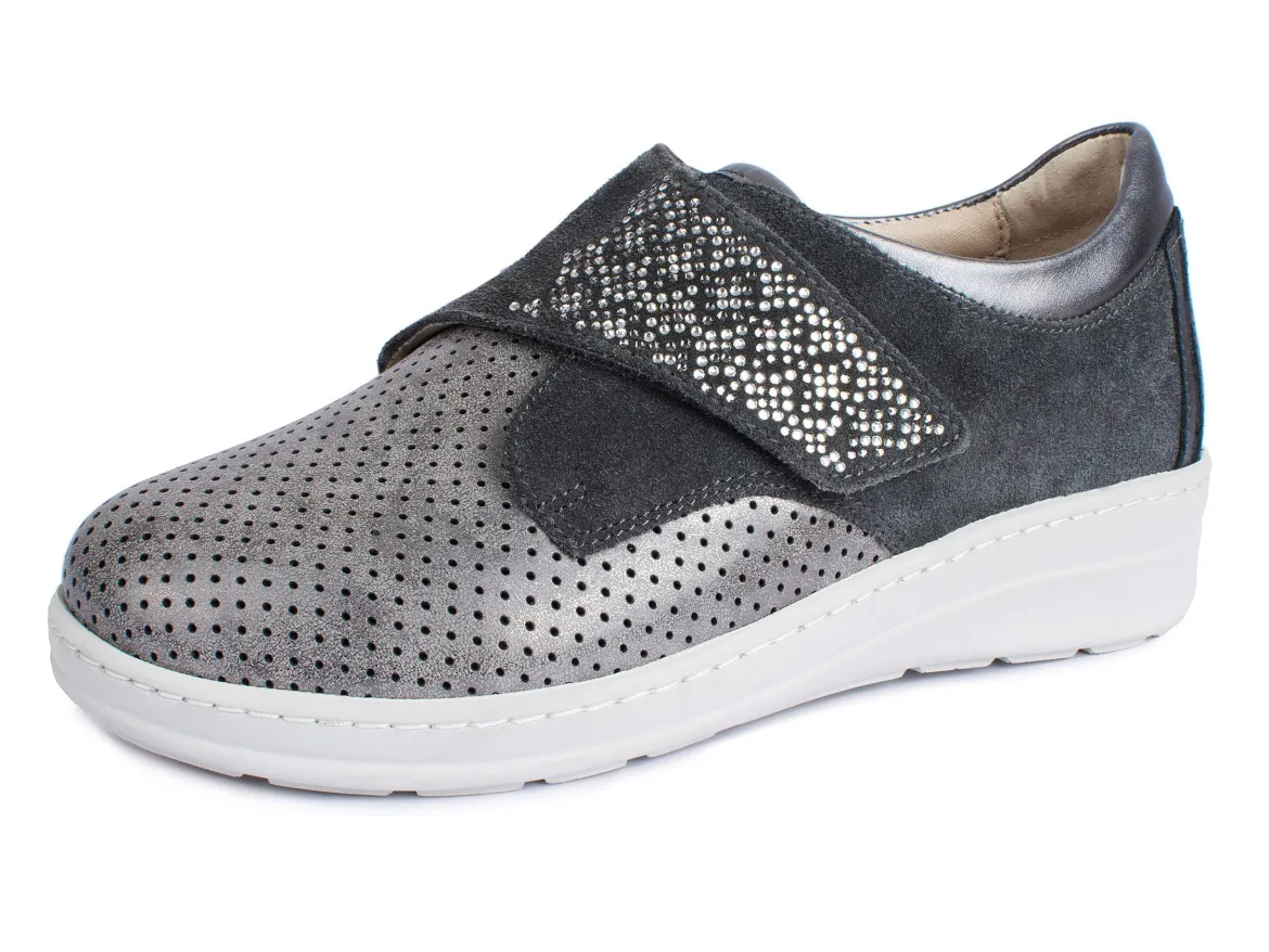Komfort-Klett-Schuh mit aufwendiger Strassdeko