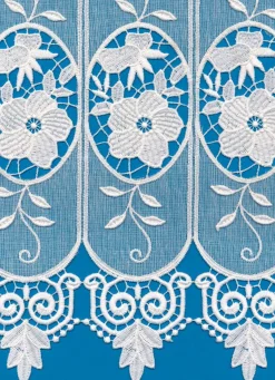Kurzstore mit Blumen in Macramé-Spitze
