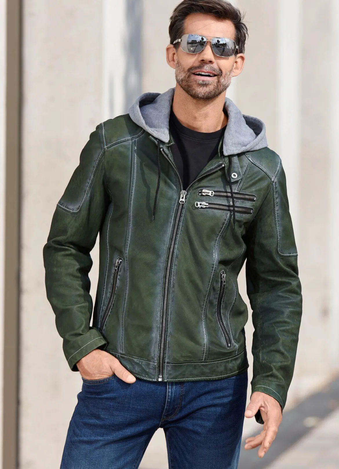 Lederkurzjacke mit Kapuze