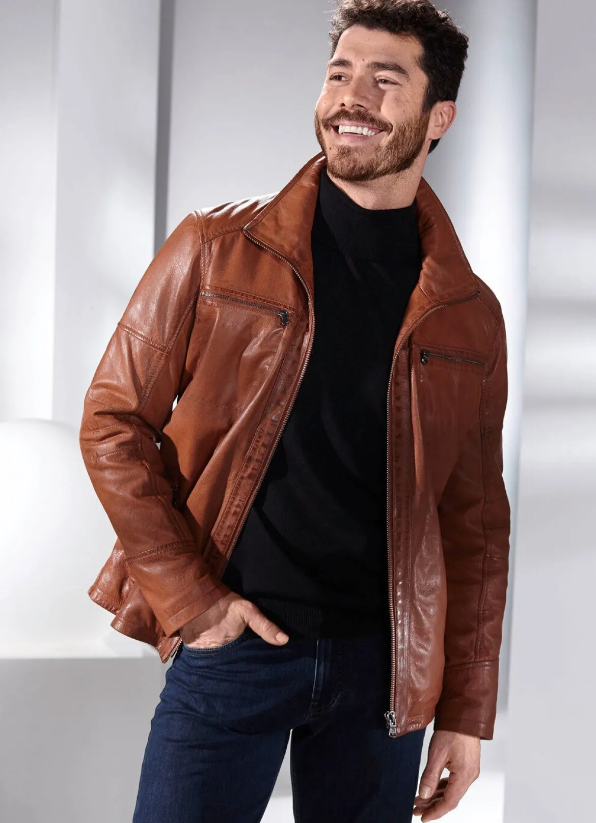 Lederkurzjacke mit Stehumlegekragen