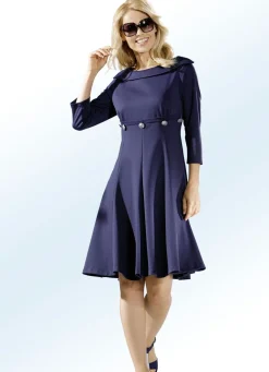Leicht tailliertes Kleid