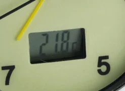 Leuchtender Wecker mit digitaler Raumtemperaturanzeige