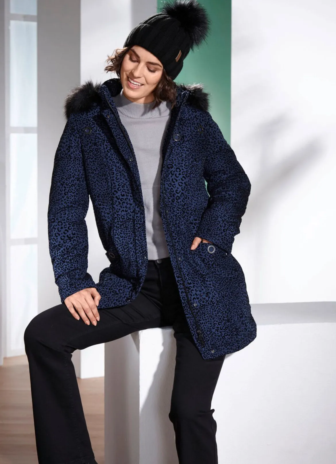 Longjacke mit Raubtierfell-Dessin