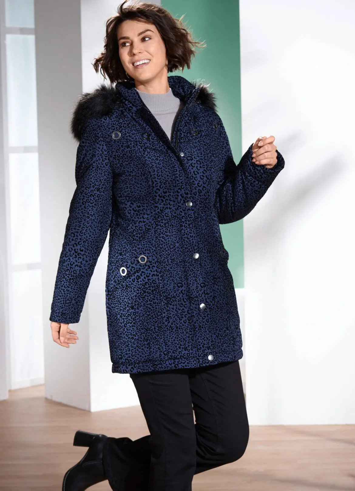 Longjacke mit Raubtierfell-Dessin