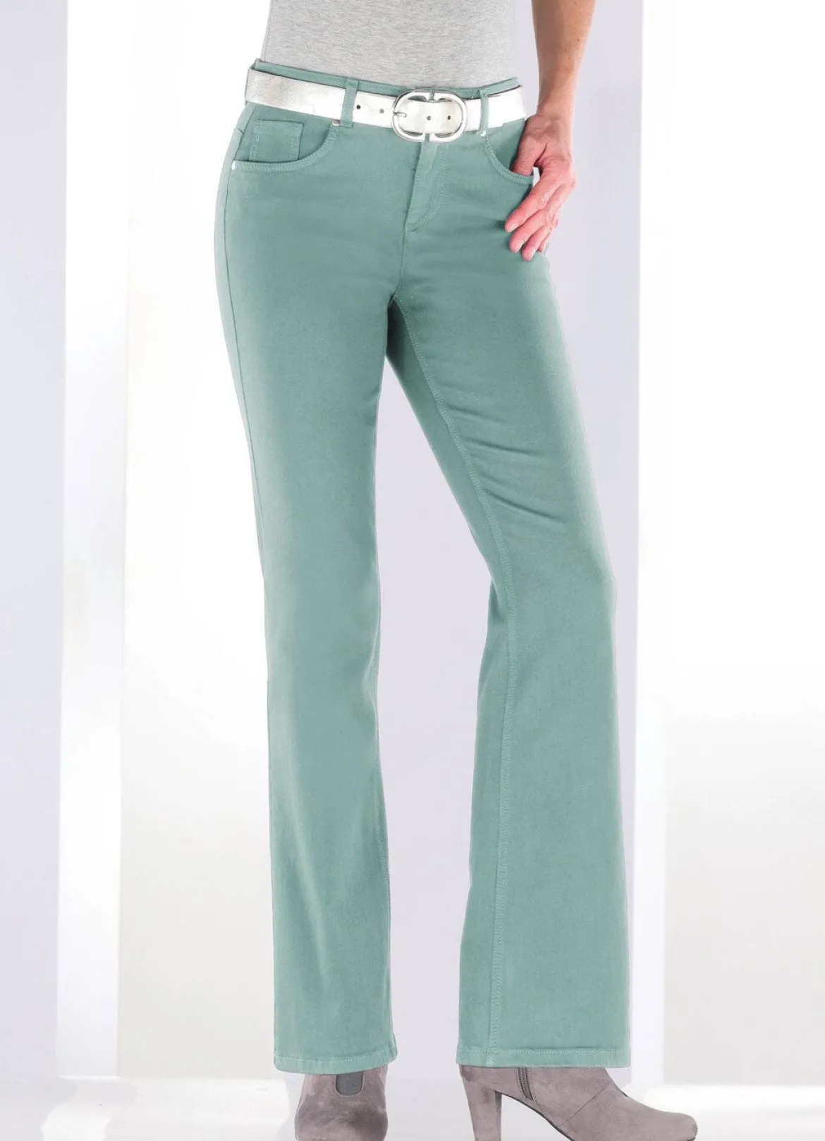 Magic-Jeans mit modisch weiterem Beinverlauf