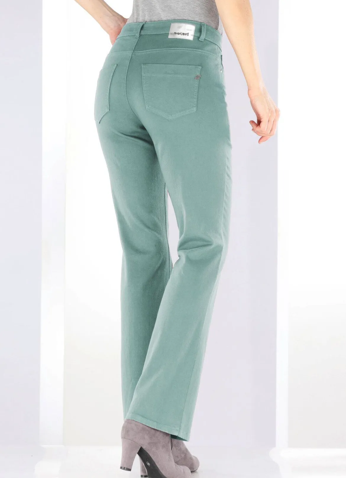 Magic-Jeans mit modisch weiterem Beinverlauf