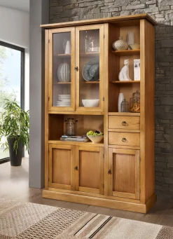 Möbelserie aus teilmassivem Holz