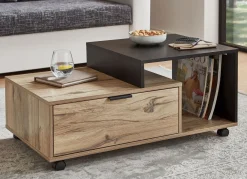 Moderner Couchtisch auf Rollen