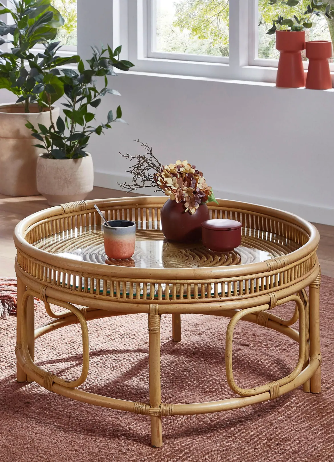 Moderner Couchtisch aus Rattanrohr