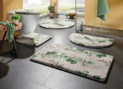 Naturnahe Badgarnitur mit Eukalyptus-Blätter-Motiv