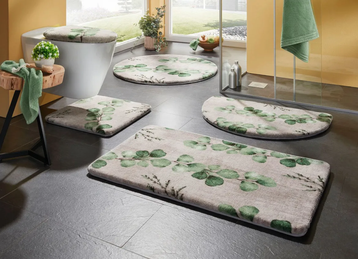 Naturnahe Badgarnitur mit Eukalyptus-Blätter-Motiv