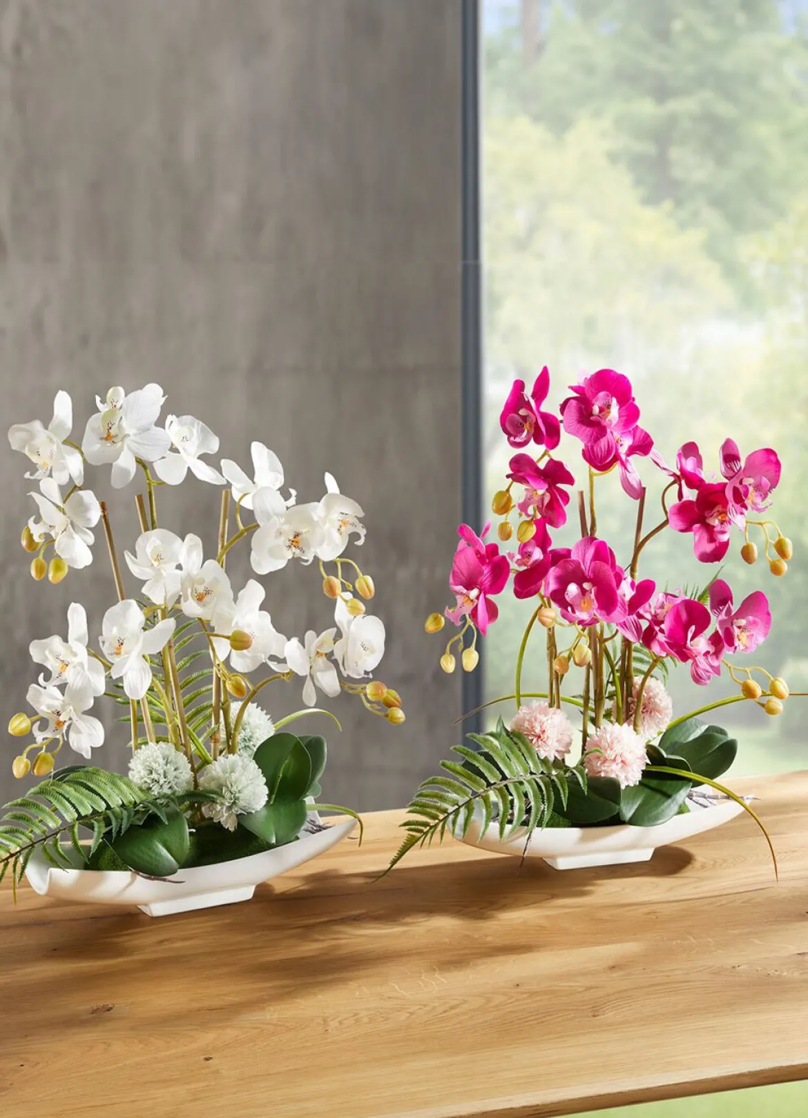 Orchideen-Arrangement in Schale
