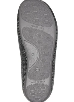 Pantoffel aus dezent gemustertem Textilmaterial