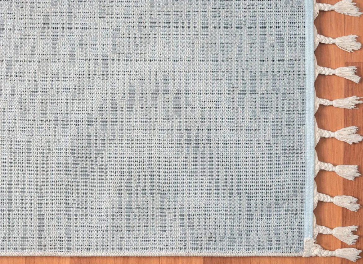 Pflegeleichte Brücken und Teppiche aus synthetischen Material-Mix