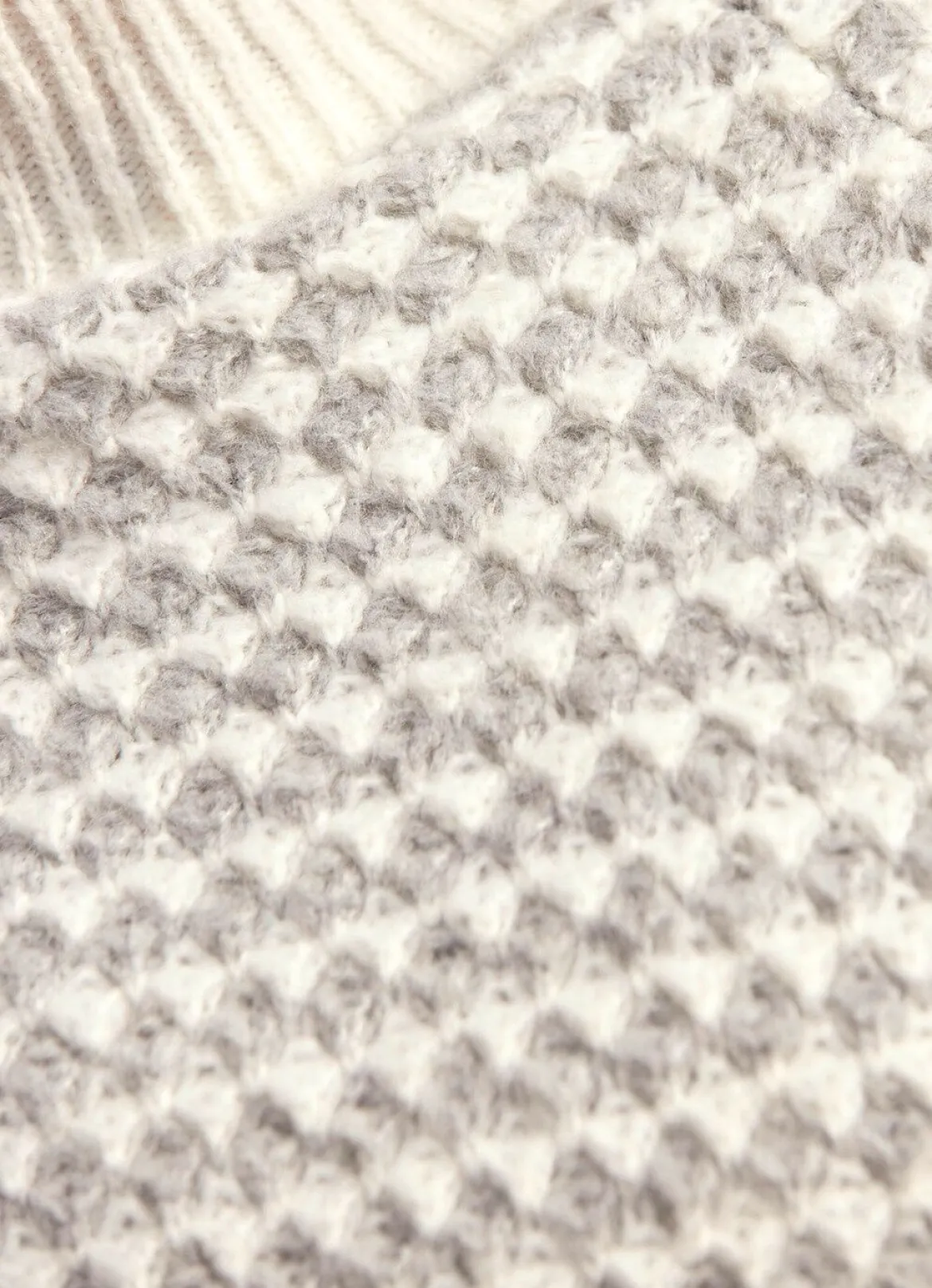 Pullover mit aufwendiger Struktur
