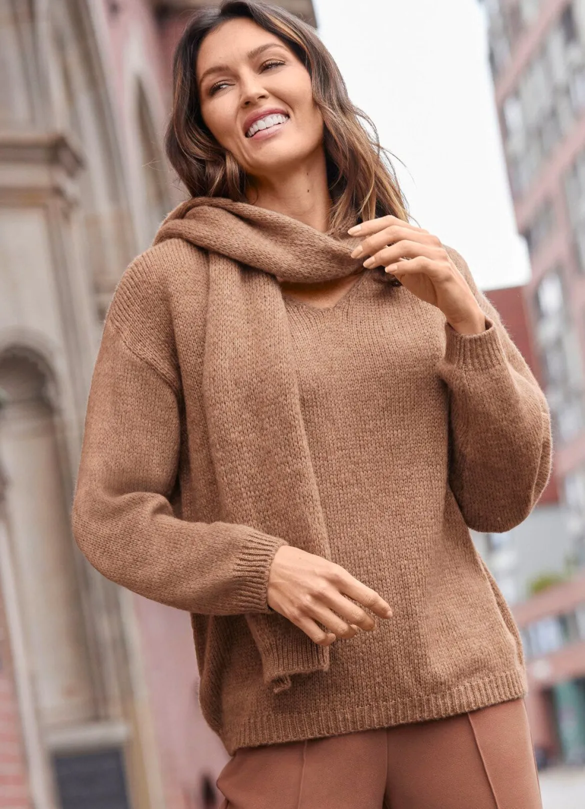Pullover mit Schal und in flauschiger Kuschelqualität