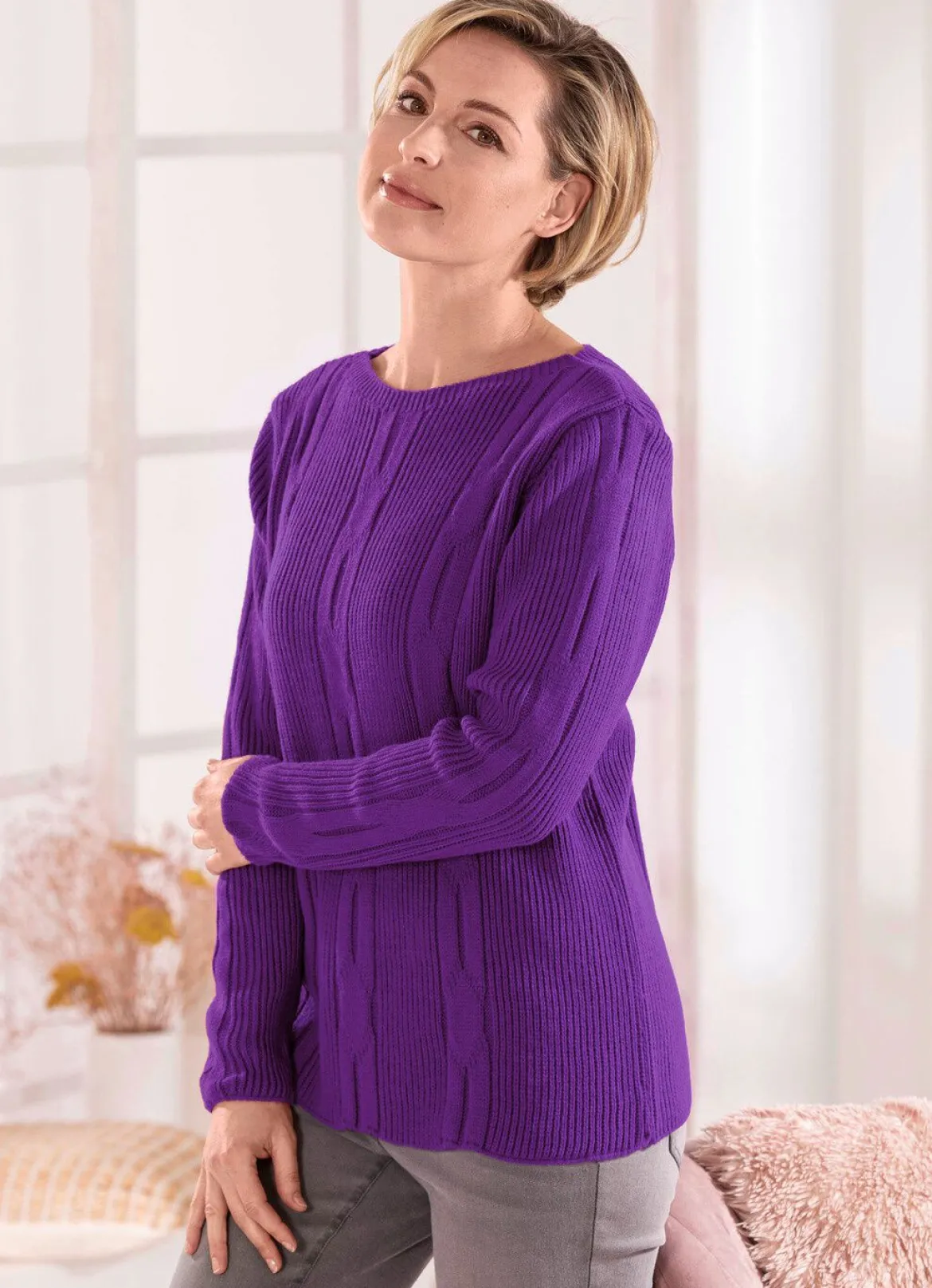 Pullover mit streckendem Längsmuster