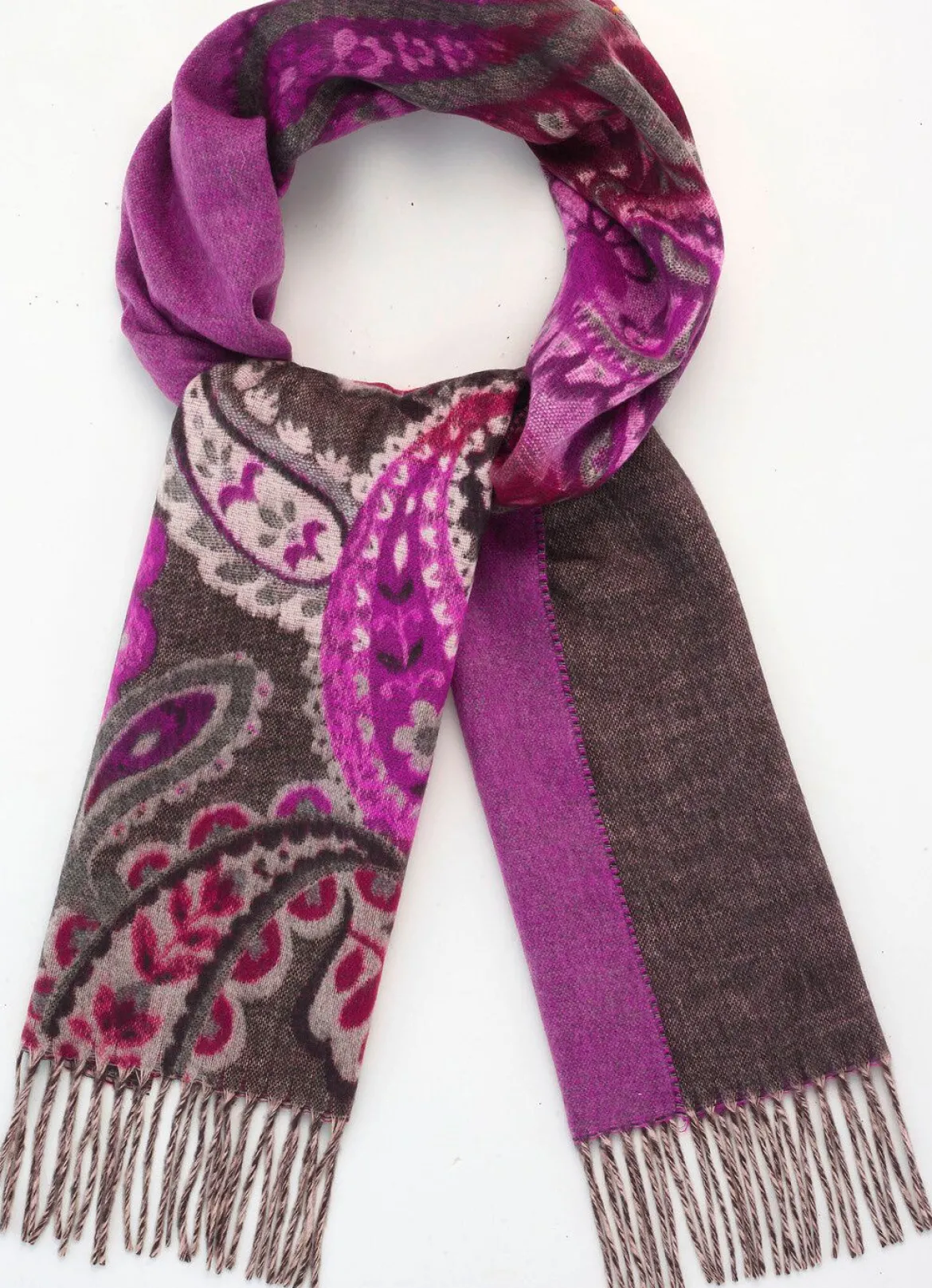Schal mit Paisleydessin