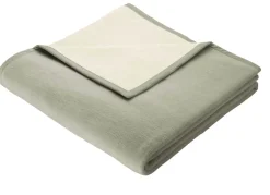Schlafdecke mit Veloursbandeinfassung