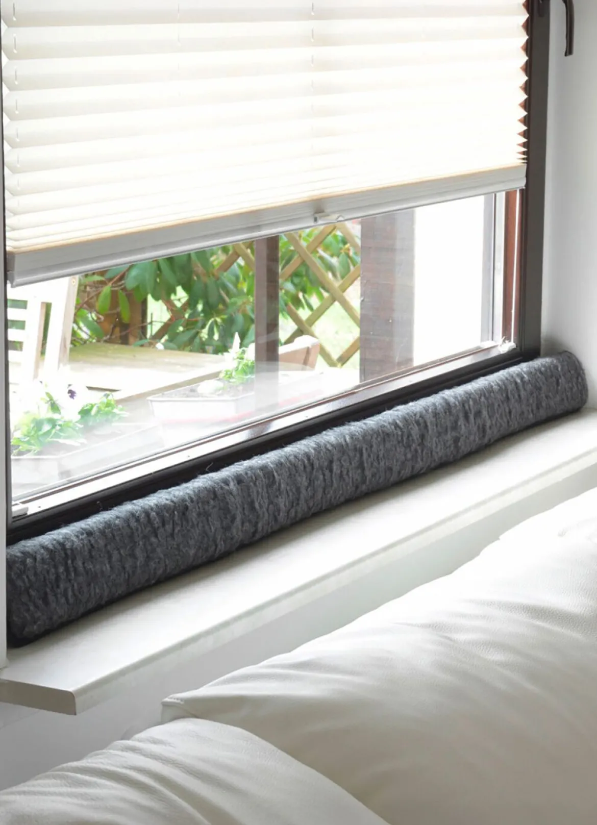 Schurwoll-Zugluftstopper für Fenster