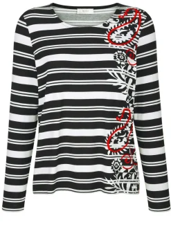 Shirt mit roten Farbakzenten
