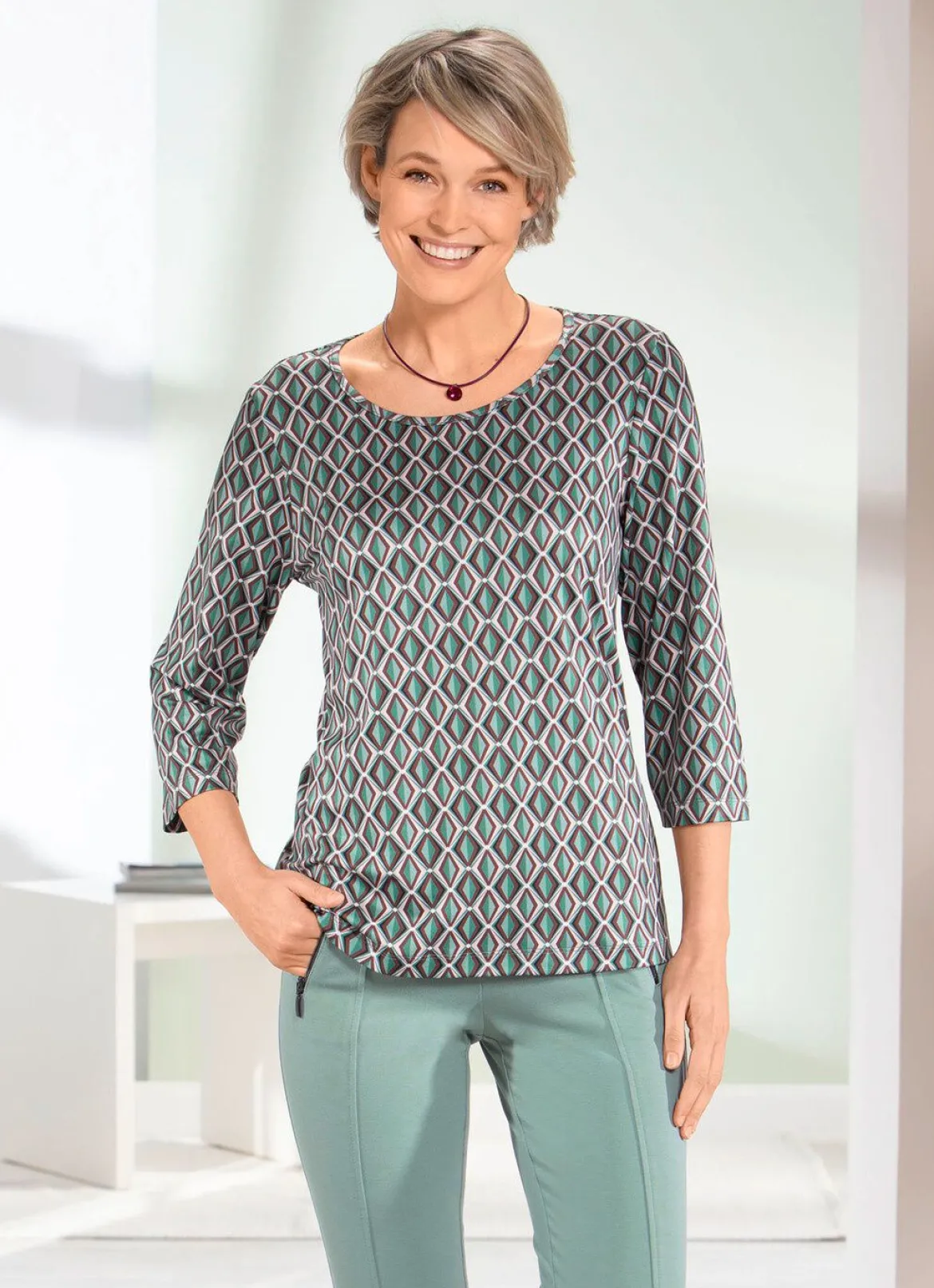 Shirt mit Allover-Druck in 2 Farben