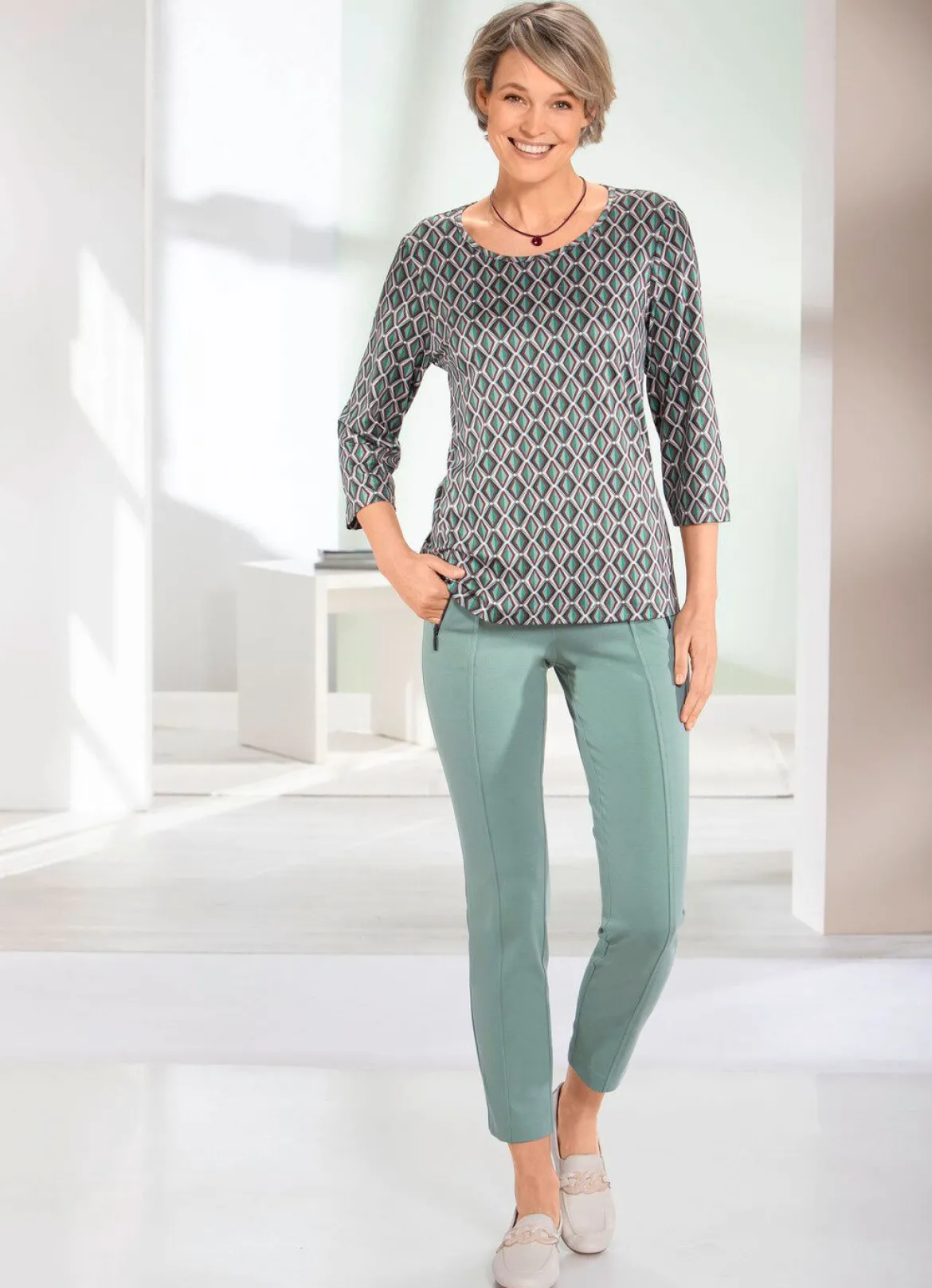 Shirt mit Allover-Druck in 2 Farben