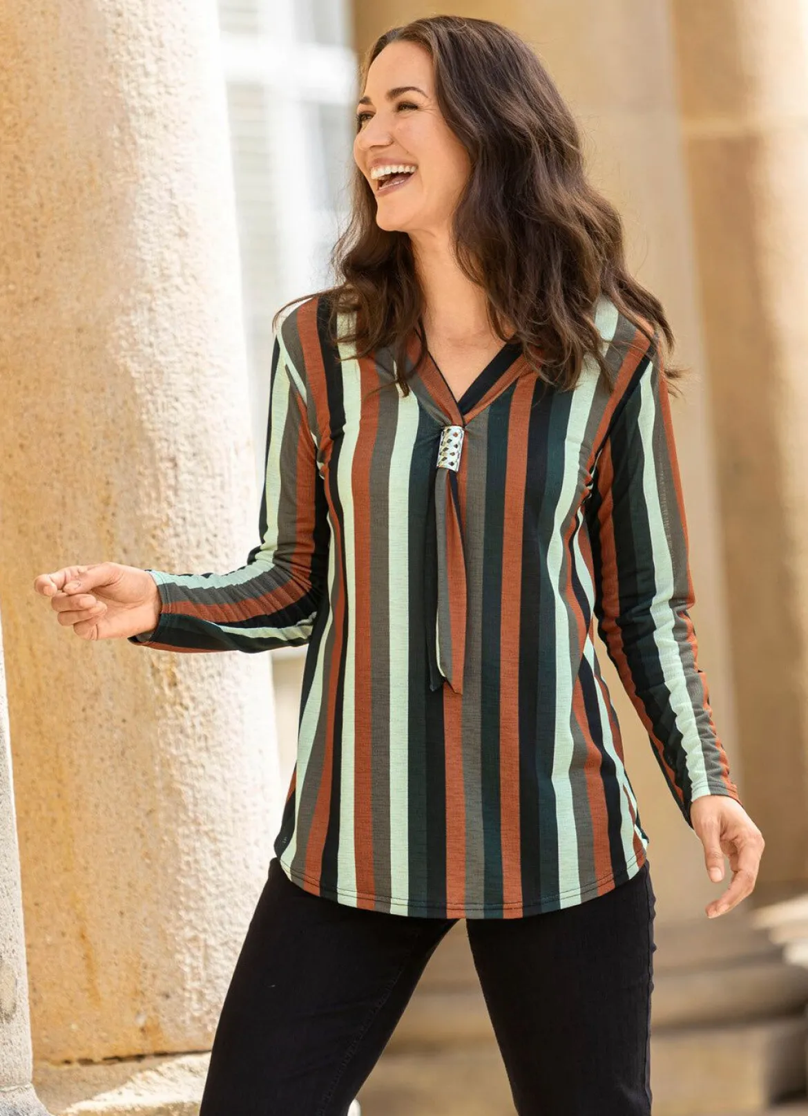 Shirt mit fixierter Schluppe