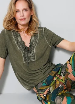 Shirt mit individueller Färbetechnik