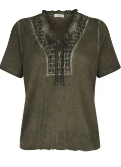Shirt mit individueller Färbetechnik