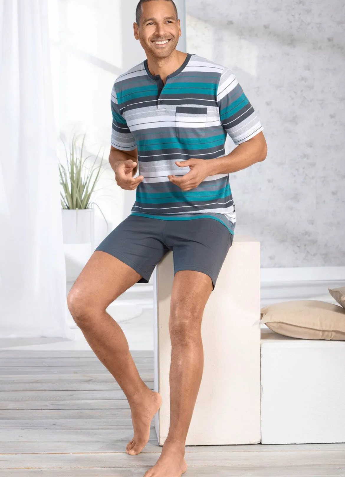 Shorty mit Knopfleiste