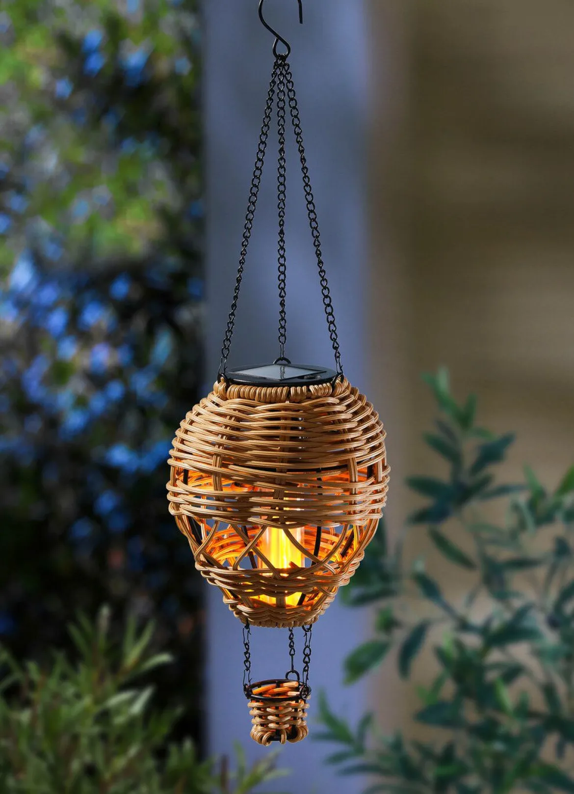 Solar-Hängeballon in Rattan-Optik