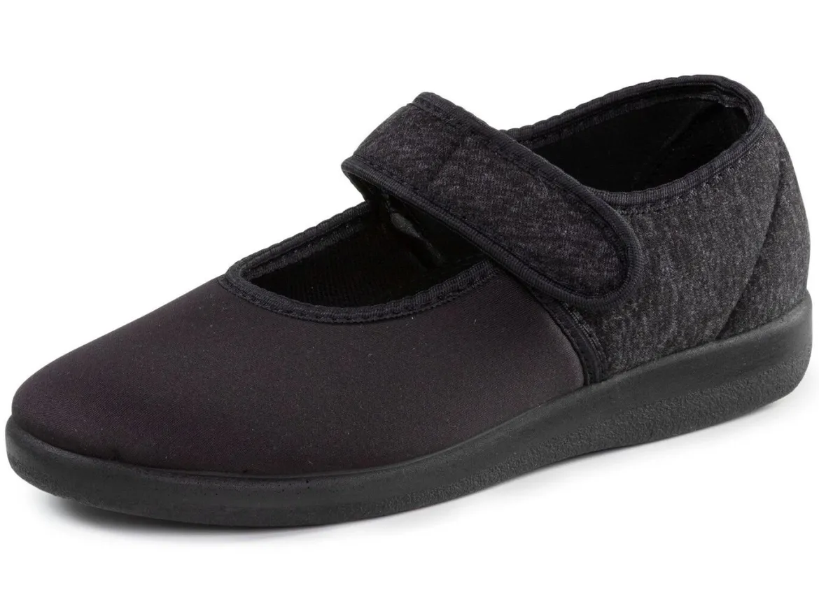 Spangenschuh aus weichem, teilweise meliertem Textilmaterial