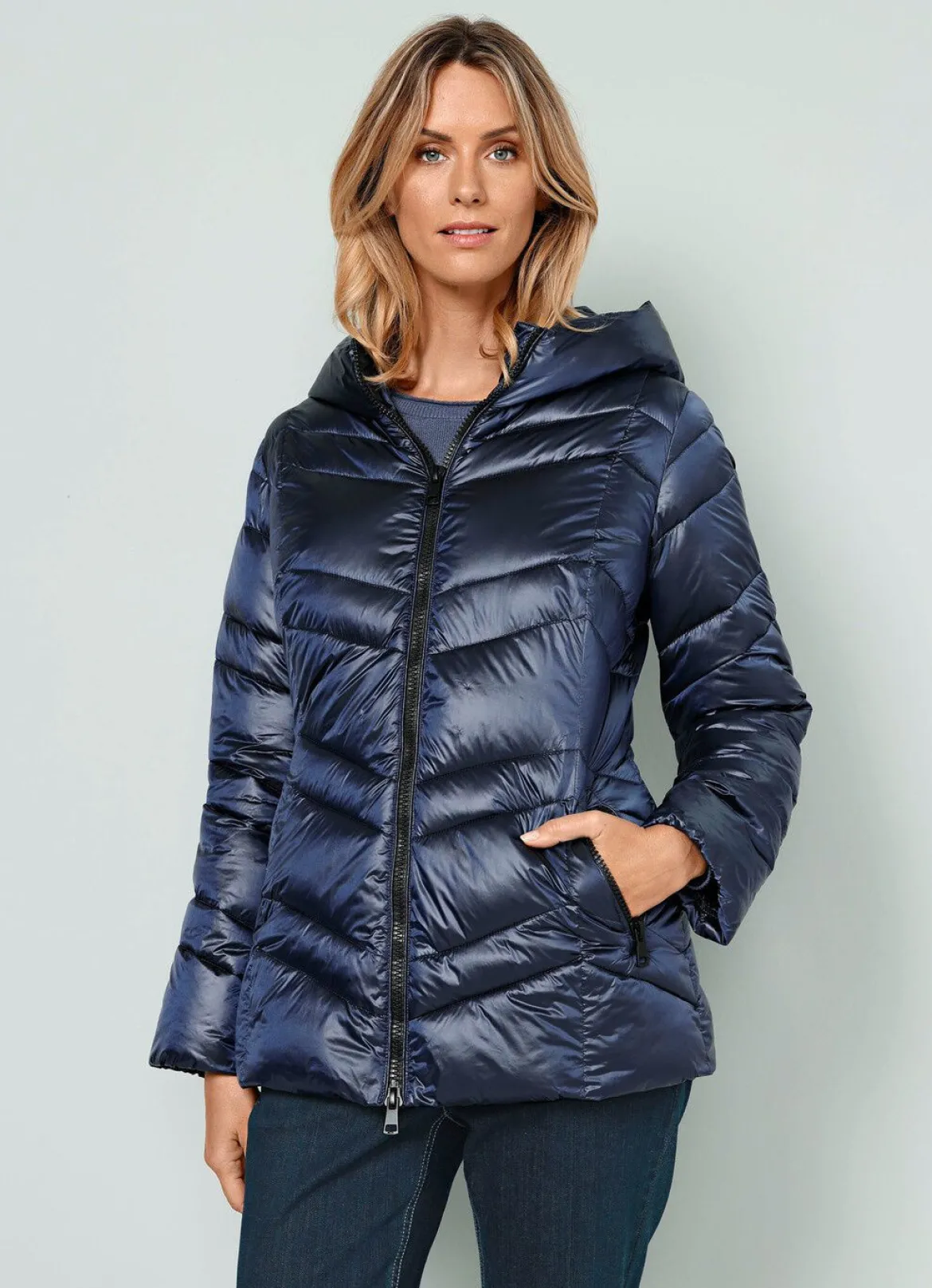 Steppjacke mit fester Kapuze