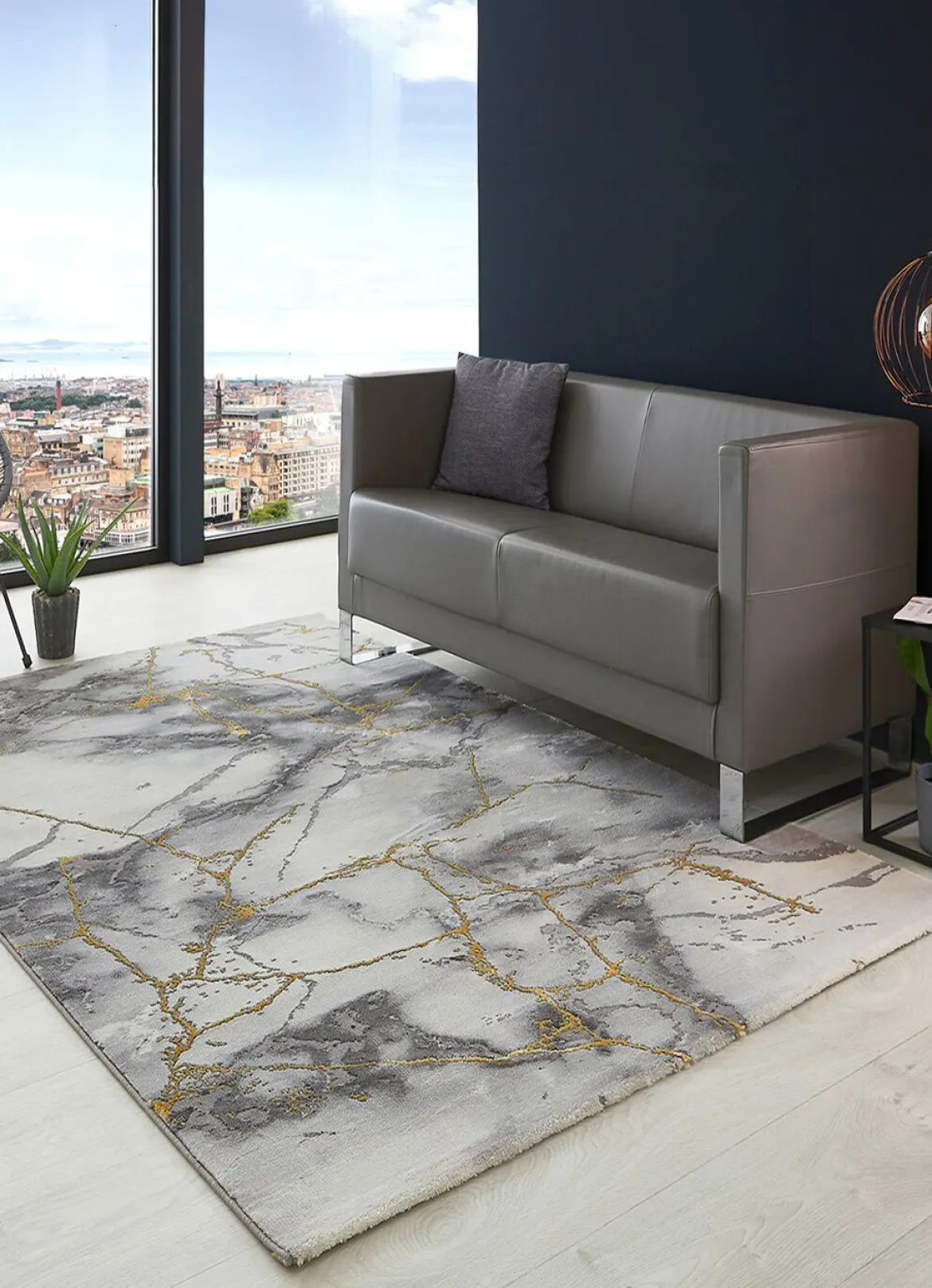 Stilsichere Brücken und Teppiche mit Marmormotiv