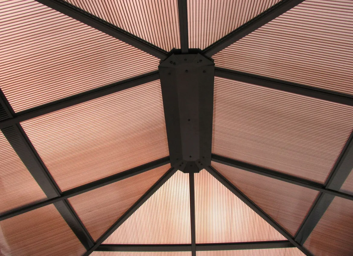 Stilvoller Hardtop-Pavillon