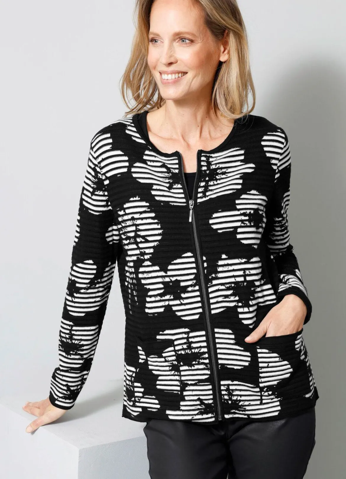 Strickjacke in Feinstrick