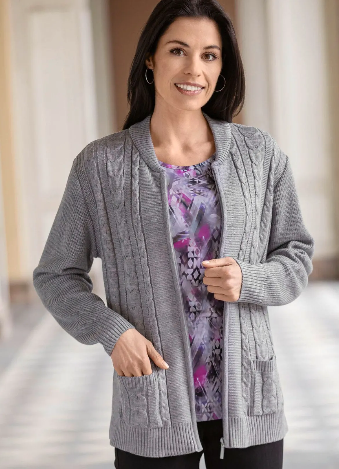 Strickjacke mit dekorativem Strukturmix