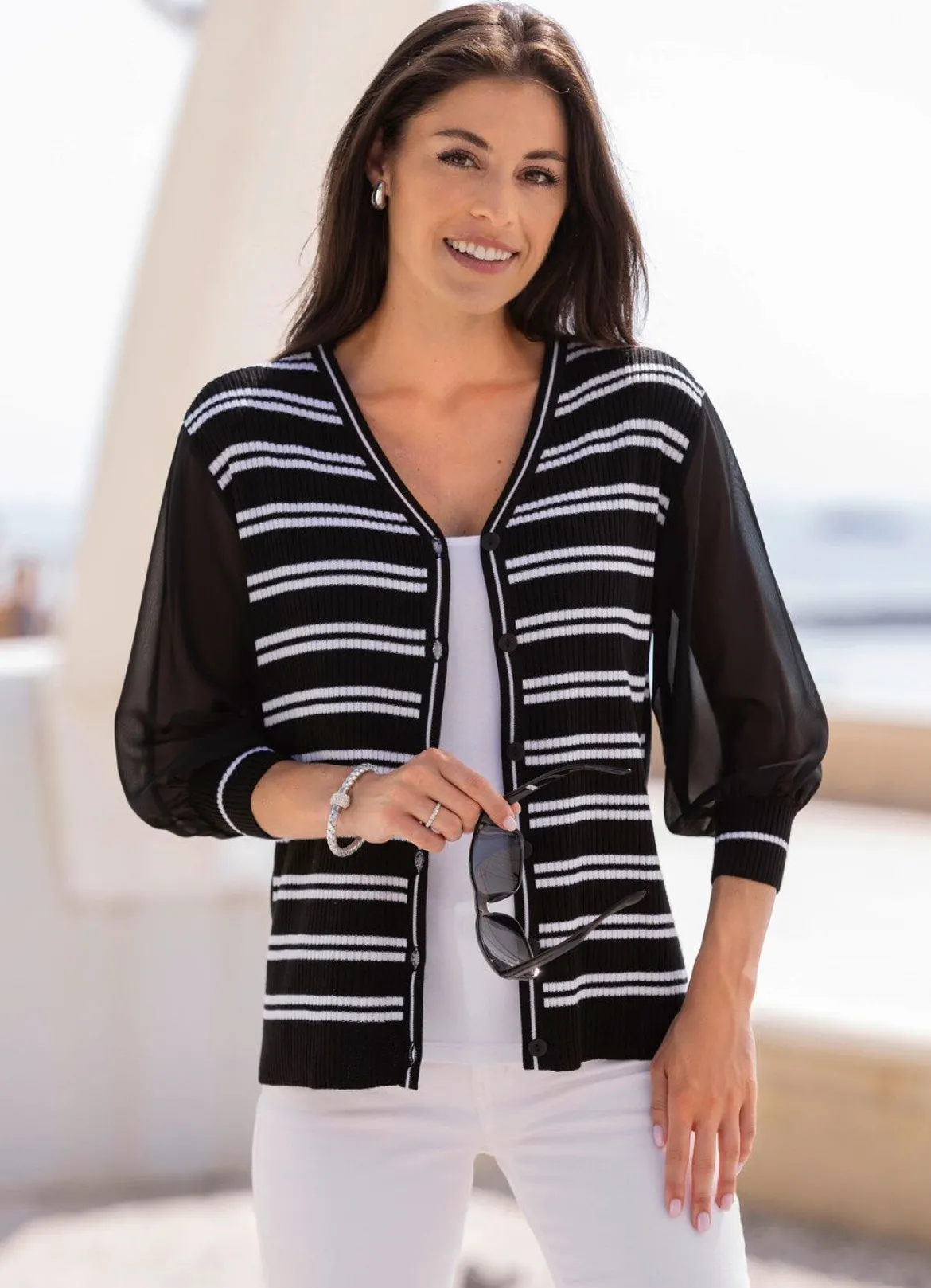 Strickjacke mit feinen Chiffonärmeln