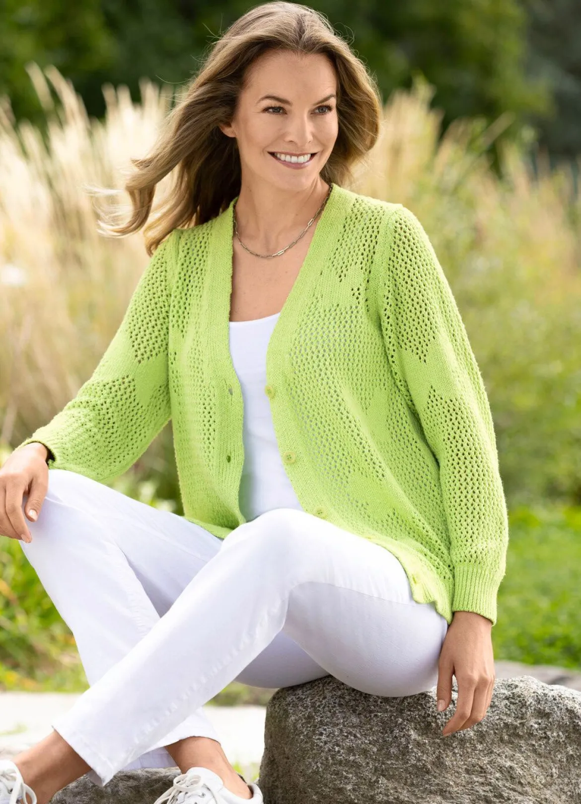 Strickjacke mit Schmetterling-Dessin